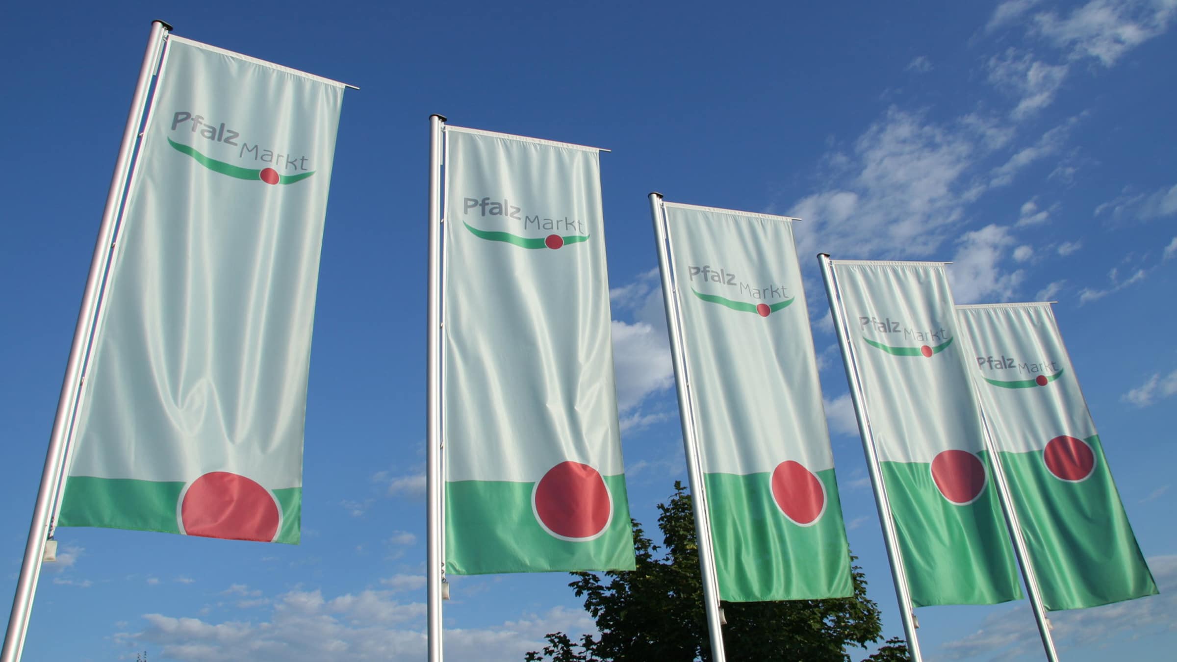 Pfalzmarkt Flags Entrance