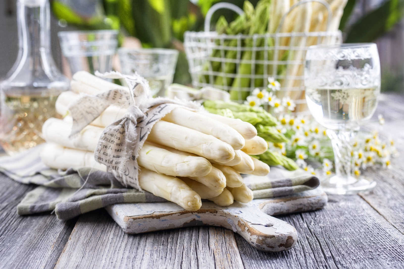 Gebratener weißer Spargel mit Ingwersabayon